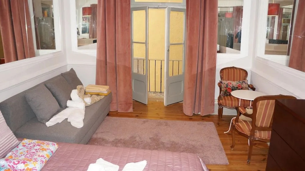 White and Grey Lisbon - Hostel
