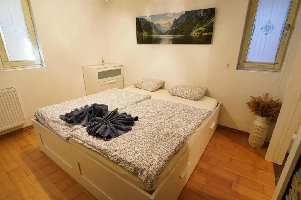 Apartment Mojstrovka with Sauna and free parking on site in city center