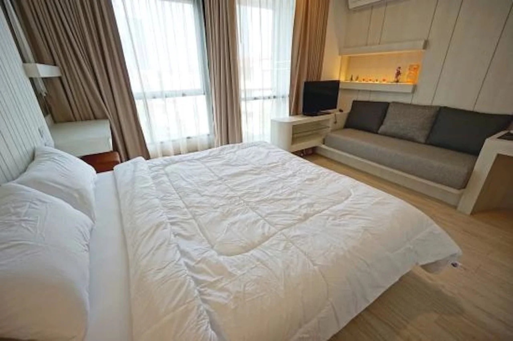 The Chezz Metro Life Condominium by Rin