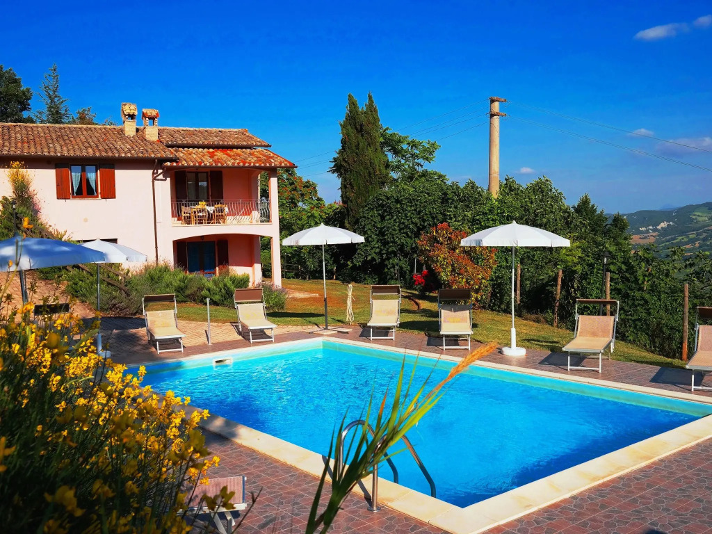 Holiday house with pool, near the sea and mountains, beautiful views