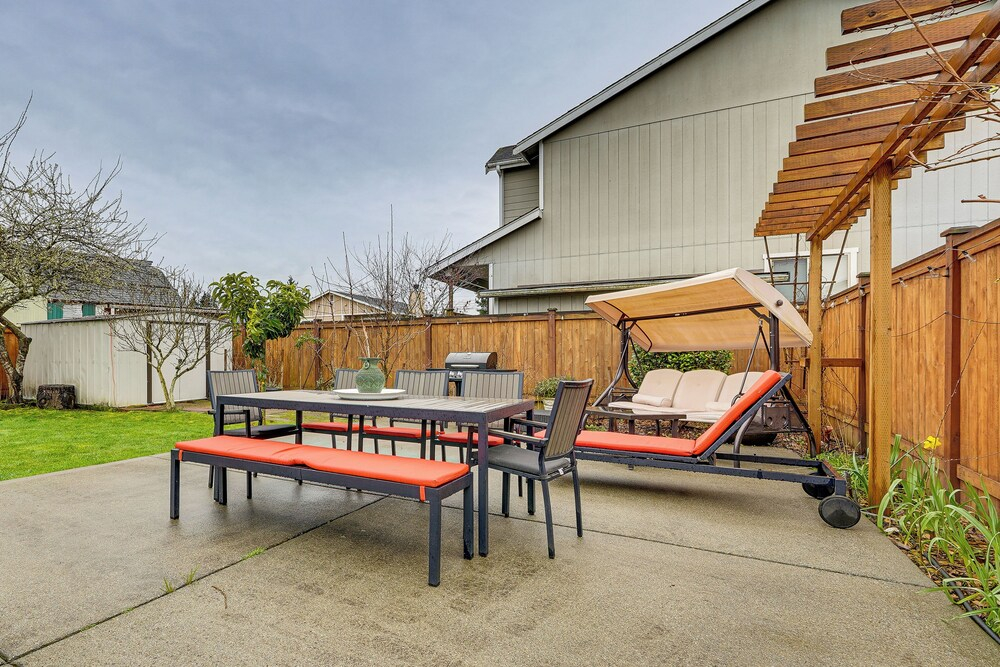 Patio Oasis! Contemporary Tacoma Hideout