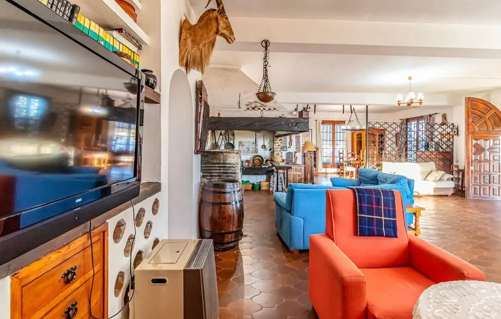 Exceptional villa in Mijas with private pool, sea view