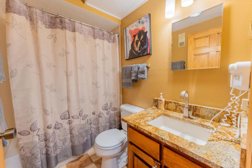 The Yak Shack: Incredible Mountain View Condo