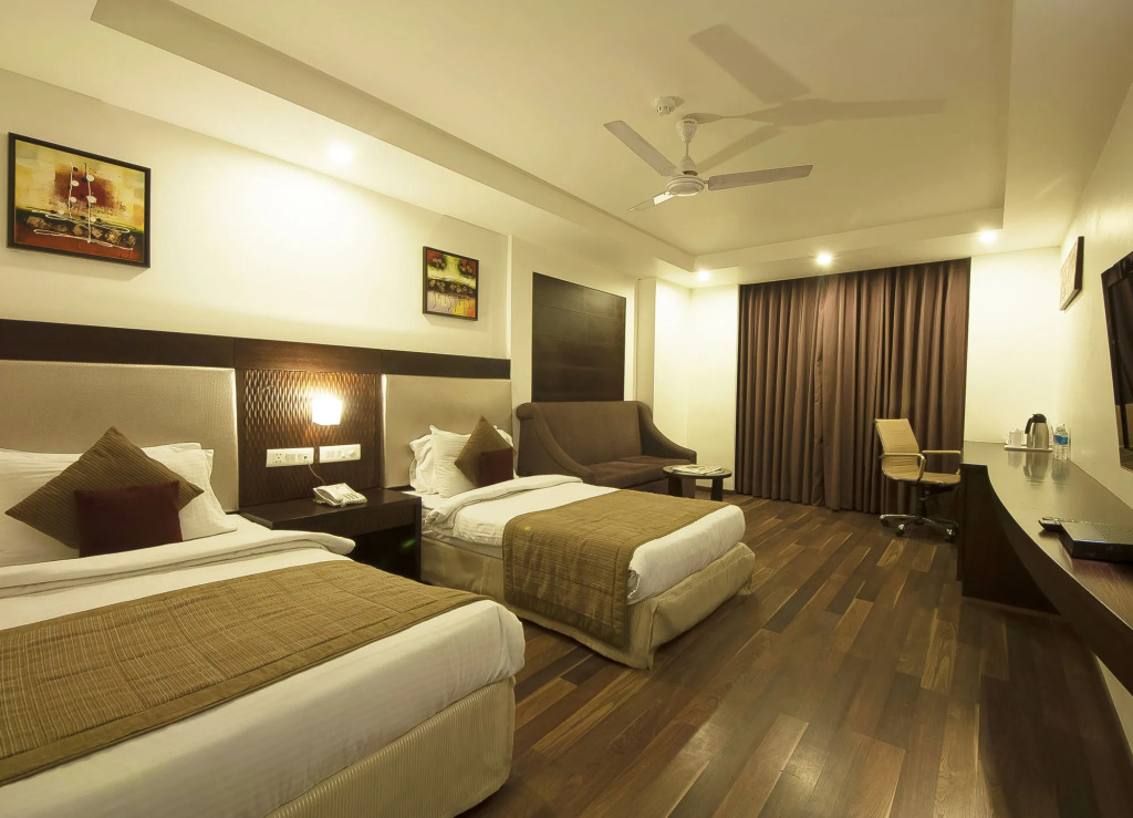 Hotel Le Roi Near New Delhi Railway Station
