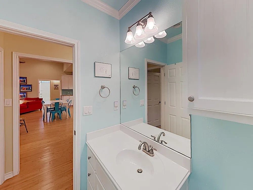 Spacious Gulf-side - Steps To Beach 4 Bedroom Home