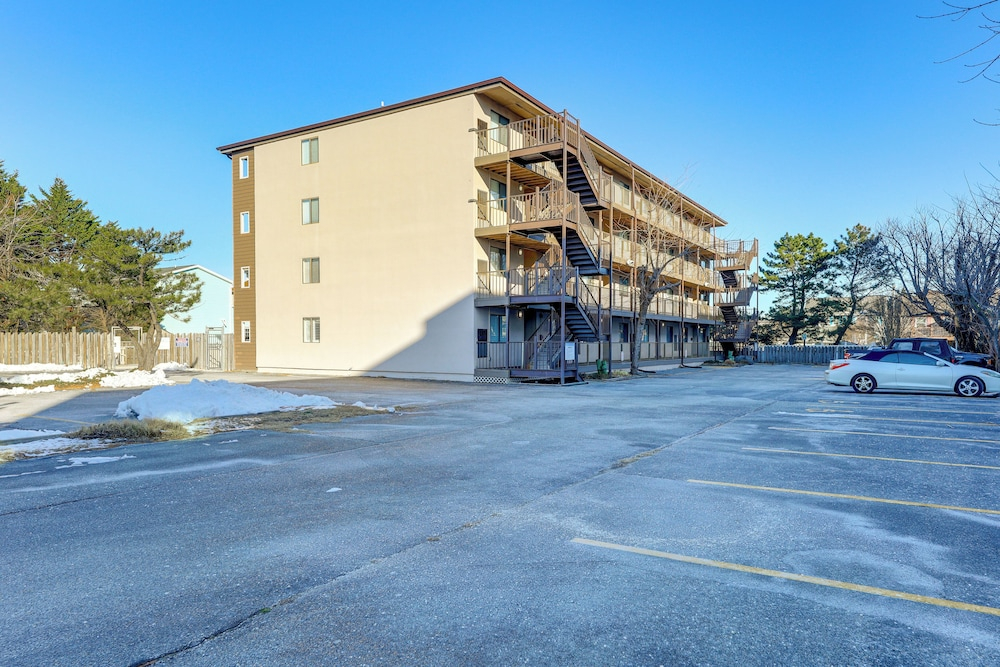 Pool, Sunset Views & Prime Setting! Ocean City Gem