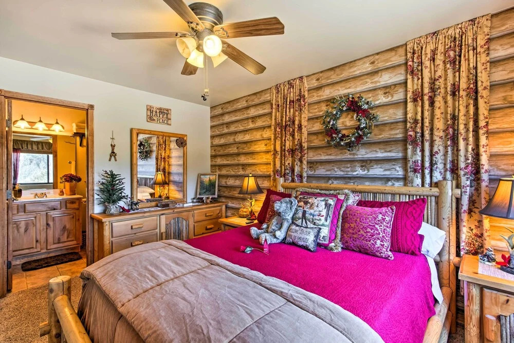 3 Mi to Fool Hollow Lake: Romantic Show Low Cabin