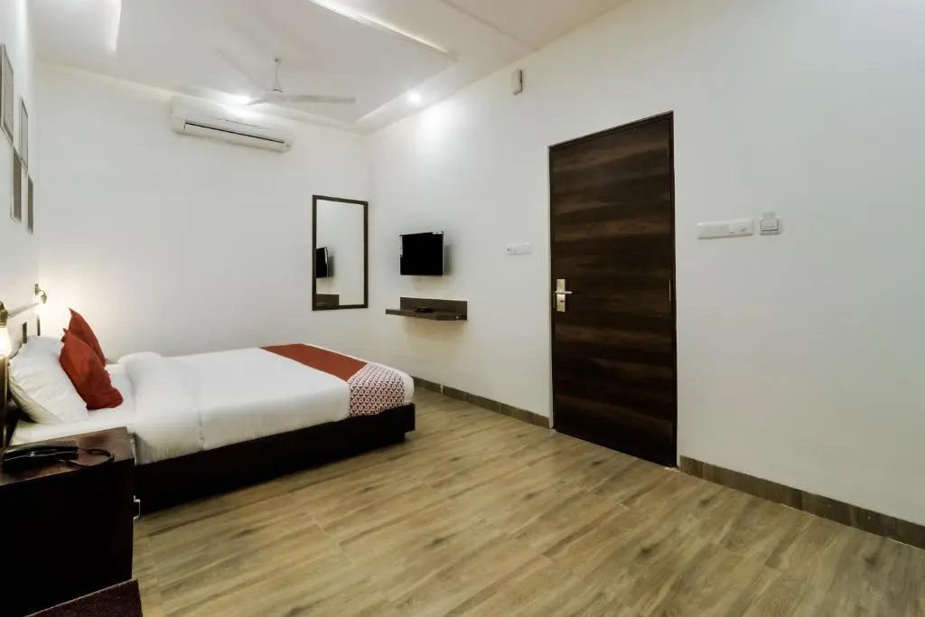 OYO 27894 Hotel Park Rue