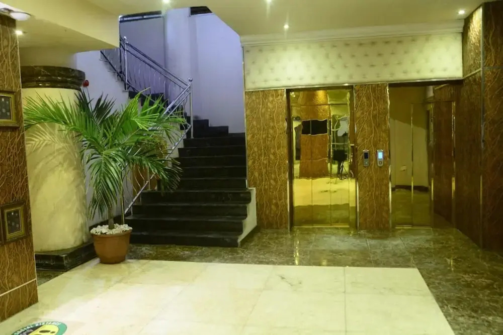 Caeser's Luxury Hotel