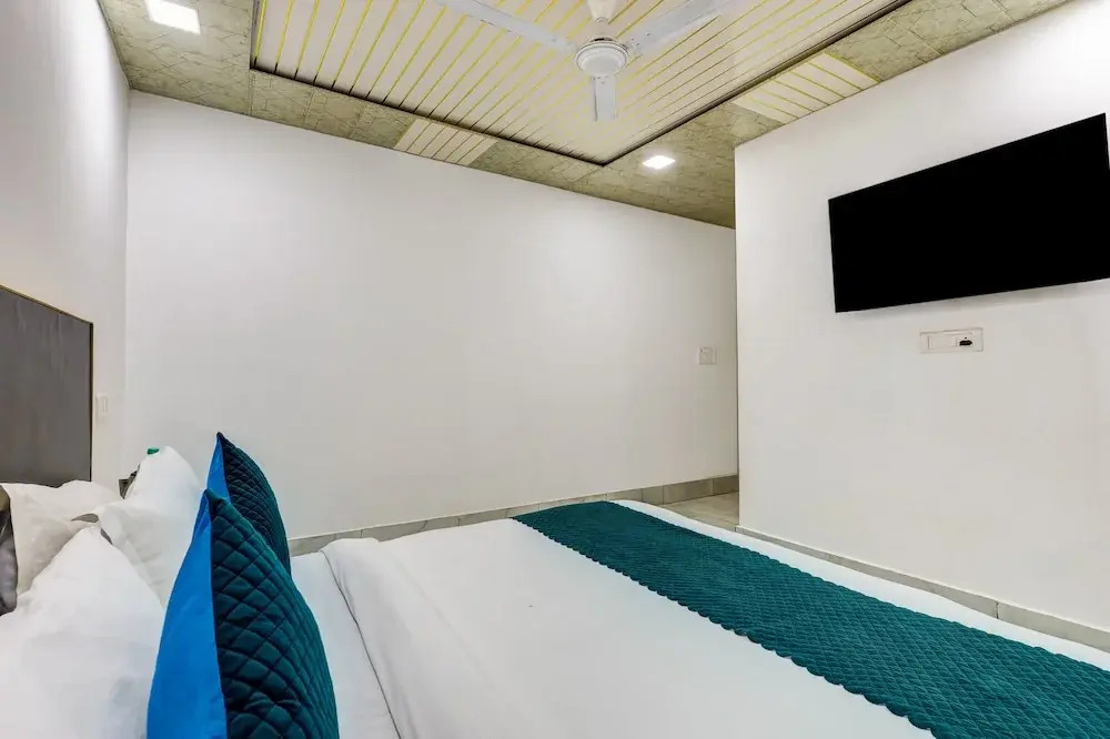 Mauryan Signature hotel Devli Khanpur