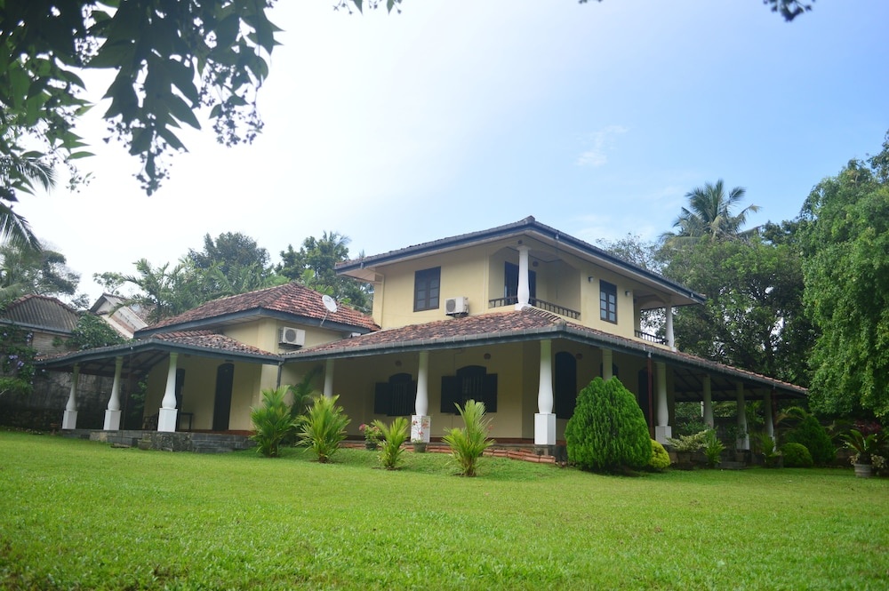 SP Taru Surf Camp&Restaurant