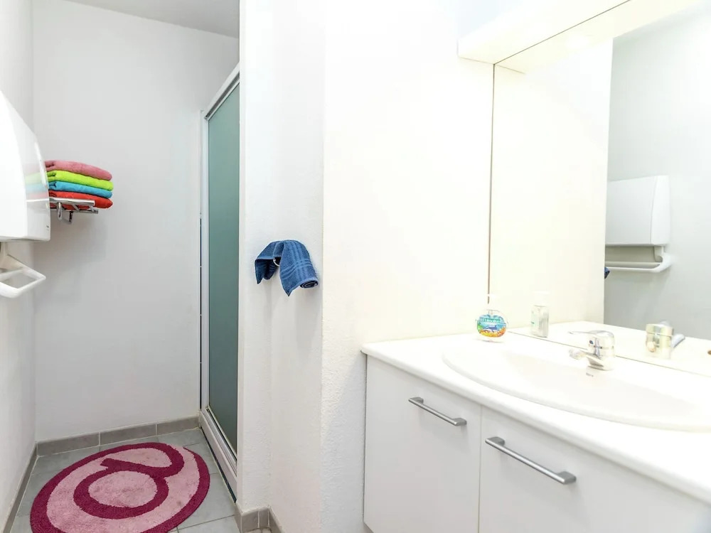 Charming Apartment in Mallemort with Swimming Pool