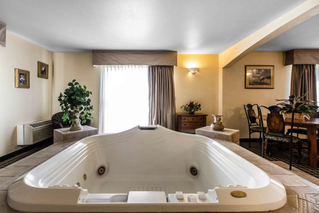 Quality Inn and Suites Silverthorne - Copper Mountain