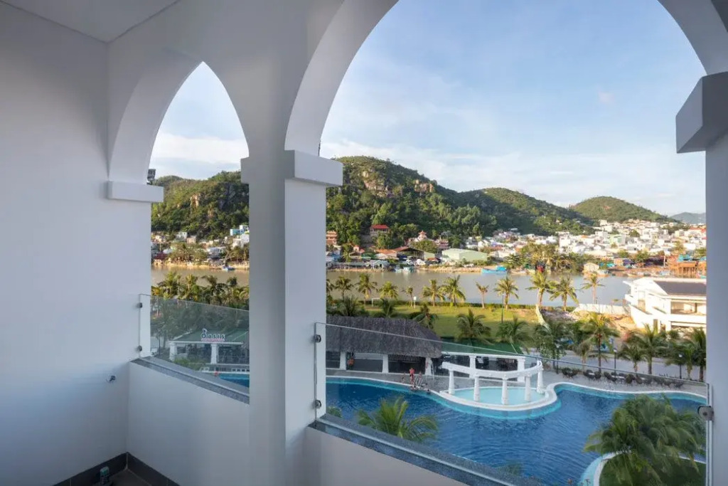 Cham Oasis Nha Trang Resort Condotel