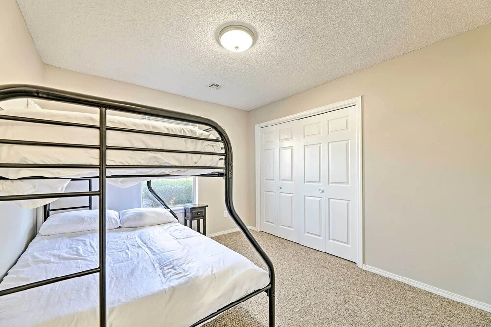 Fayetteville Home w/ Hot Tub ~ 3 Mi to U of A!