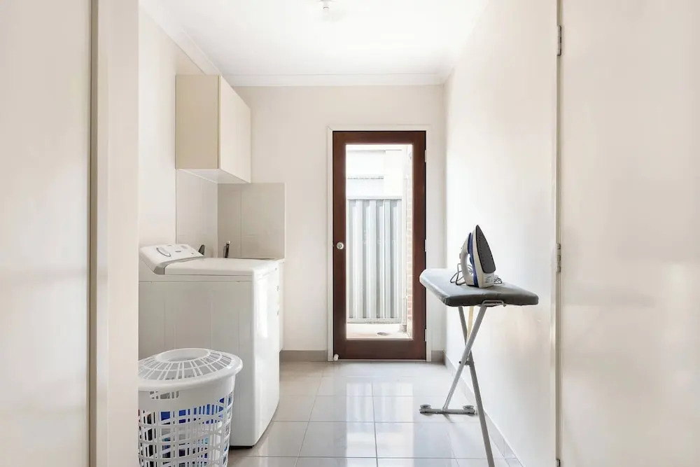 5br Luxury House 20 Min To Cbd Spacious Living