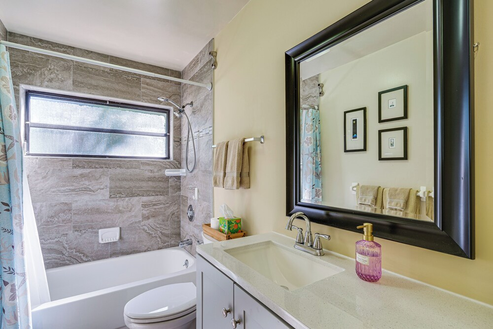 Heated Pool, 3 Mi to Dtwn: Cape Coral Escape!