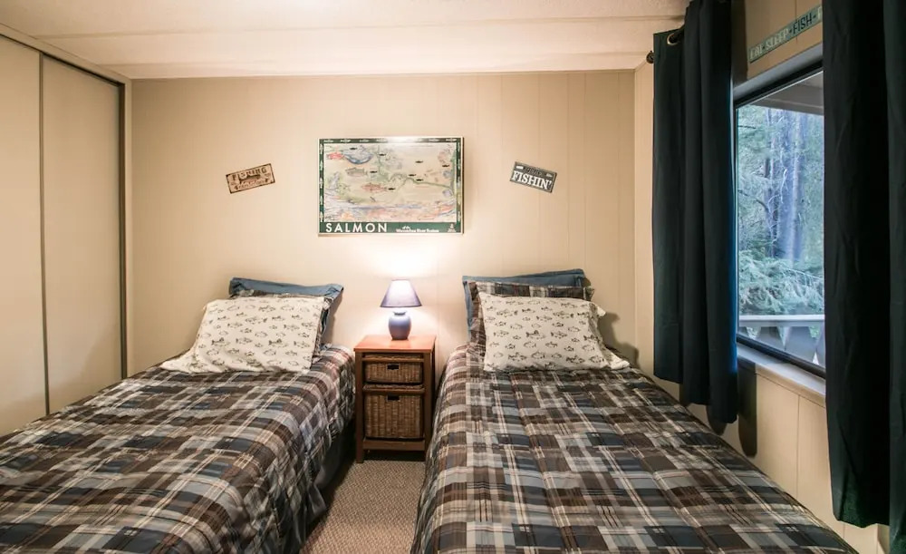 Heavenly Lake Haven Apartment 3 NW Comfy Cabins