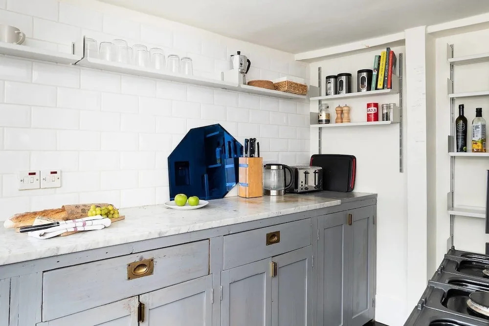 Gorgeous & sleek 4BR house in Hammersmith!