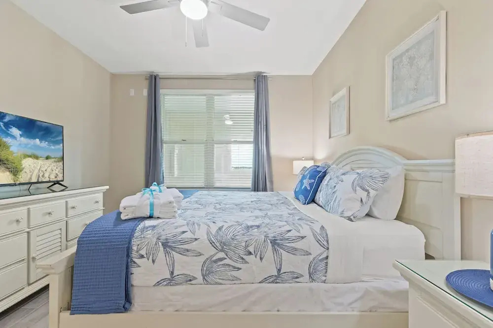 Beautiful 5th Floor Aqua Resort unit with direct Ocean Views, Sleeps 8