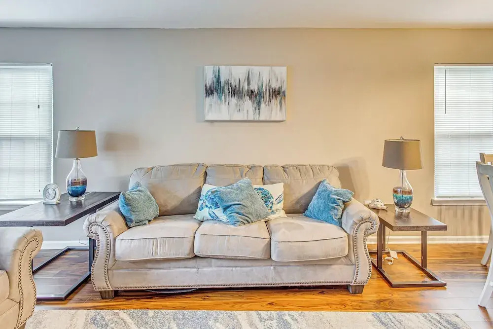 River Oaks Fairways Three-bedroom Apartment 10-B