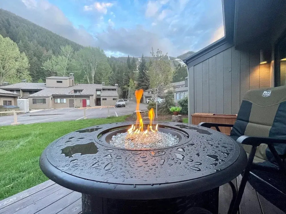 Ski-in/ski-out to Baldy + Outdoor Pool