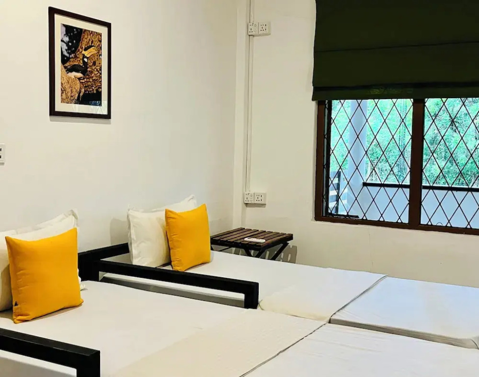 Funky Leopard Safari Lodge Bordering Yala National Park