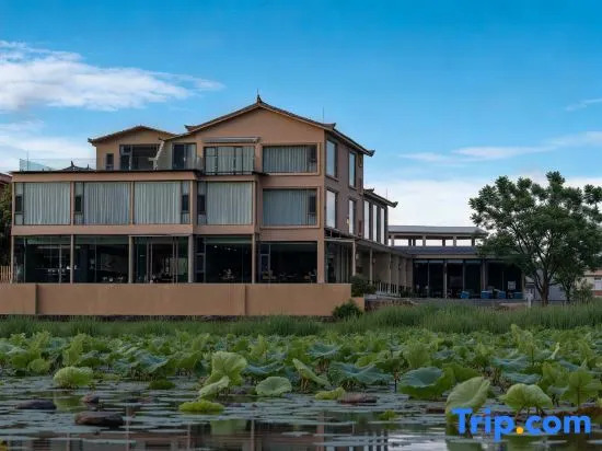 Muke Qianxun Lakeside Vacation Apartment (Puzhehei)