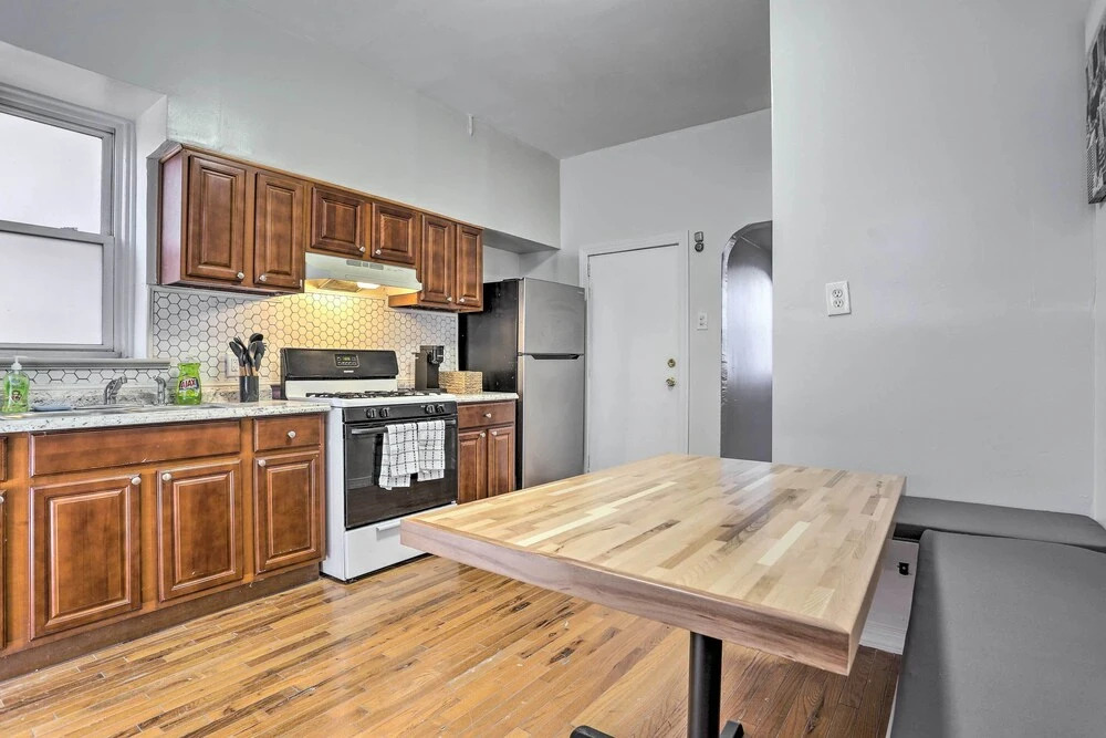Updated Bayonne Townhome ~ 11 Mi to Nyc!