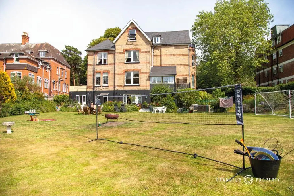 Sky View - Lovely 1bed Suite close to Beach and with Parking