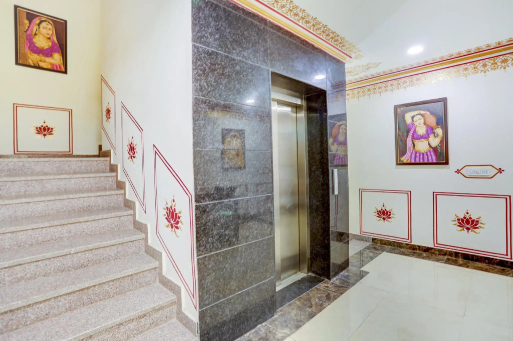 OYO Townhouse 640 The Royal Ville