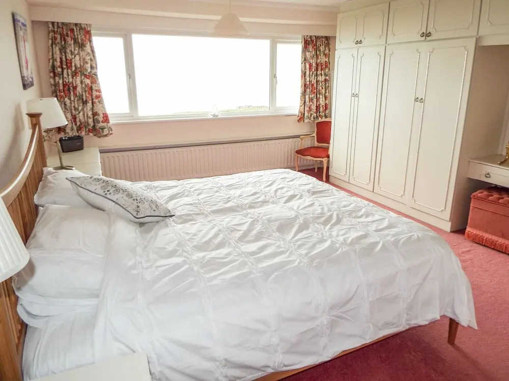11 Broad Strand