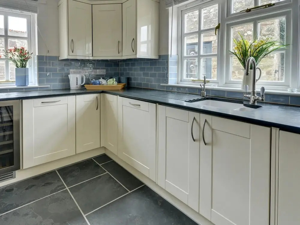 Holiday Home with Spacious Garden near Beach in Instow