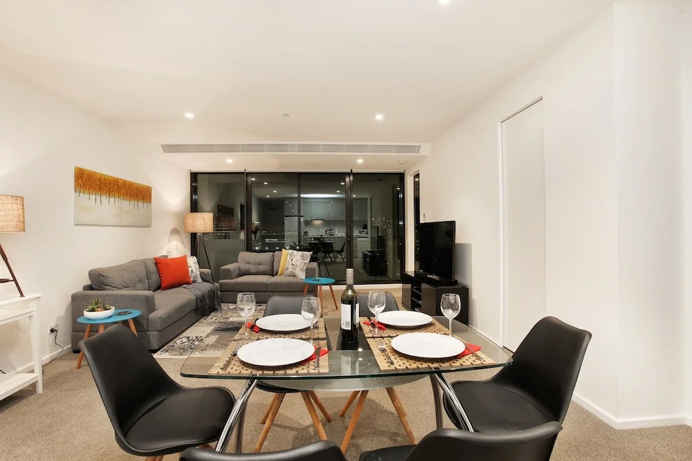 StayCentral on Lonsdale