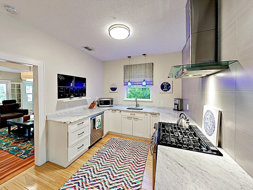 445 Saint Petersburg - 3 Br Home