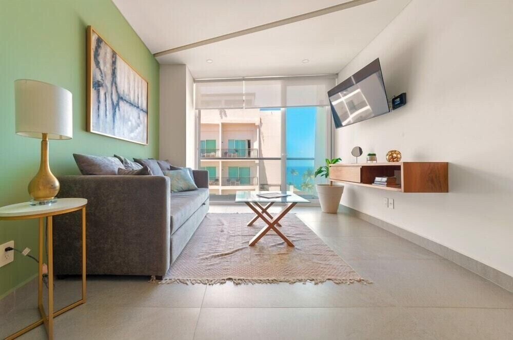 New 1 Br Unit 2 Min From Beach - Pool - King Bed