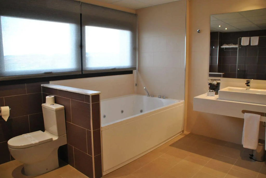 Breas Hotel