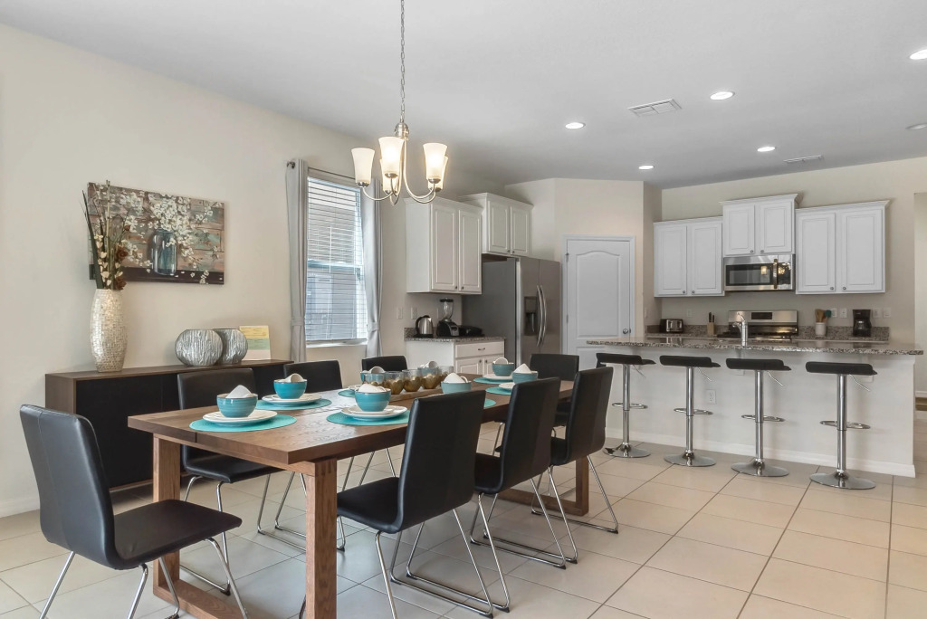 5 Bedrooms 4 Bathrooms Solterra 5272 Oa