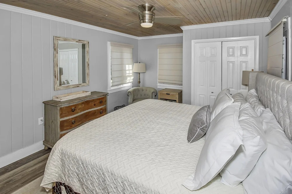 Gulf Front Home In Seagrove Beach, FL With 3 Bedrooms Ands Home by RedAwning