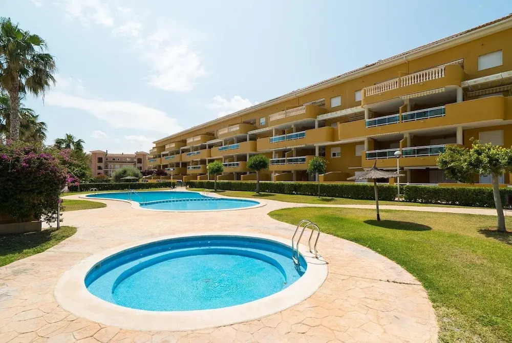 Fais in D nia With 2 Bedrooms and 2 Bathrooms