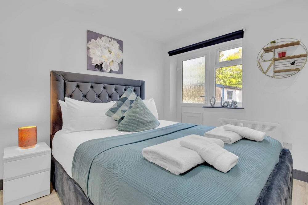 Serviced Ensuite Studio in Feltham London Heathrow