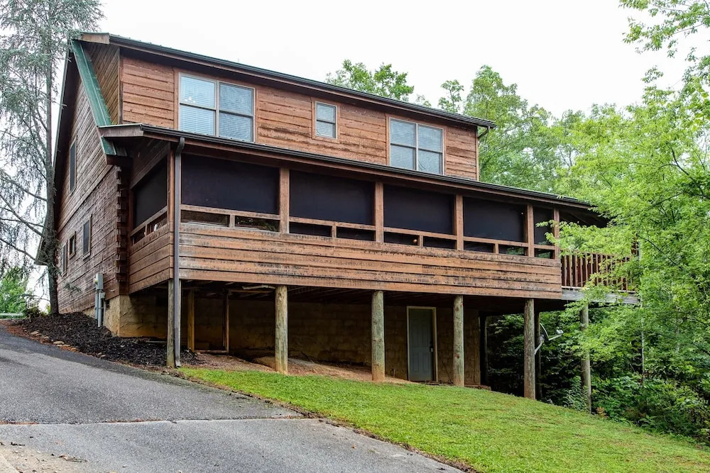 Douglas Lake Hilltop Hideaway