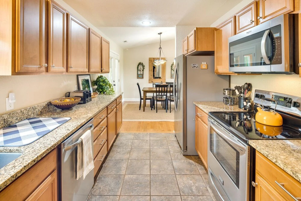 Pet-friendly Home w/ Sunroom in Blue Ridge Mtns!