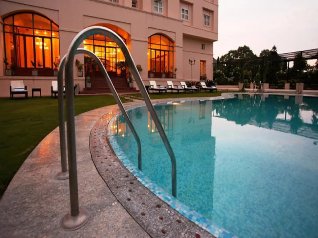 Hotel Paras