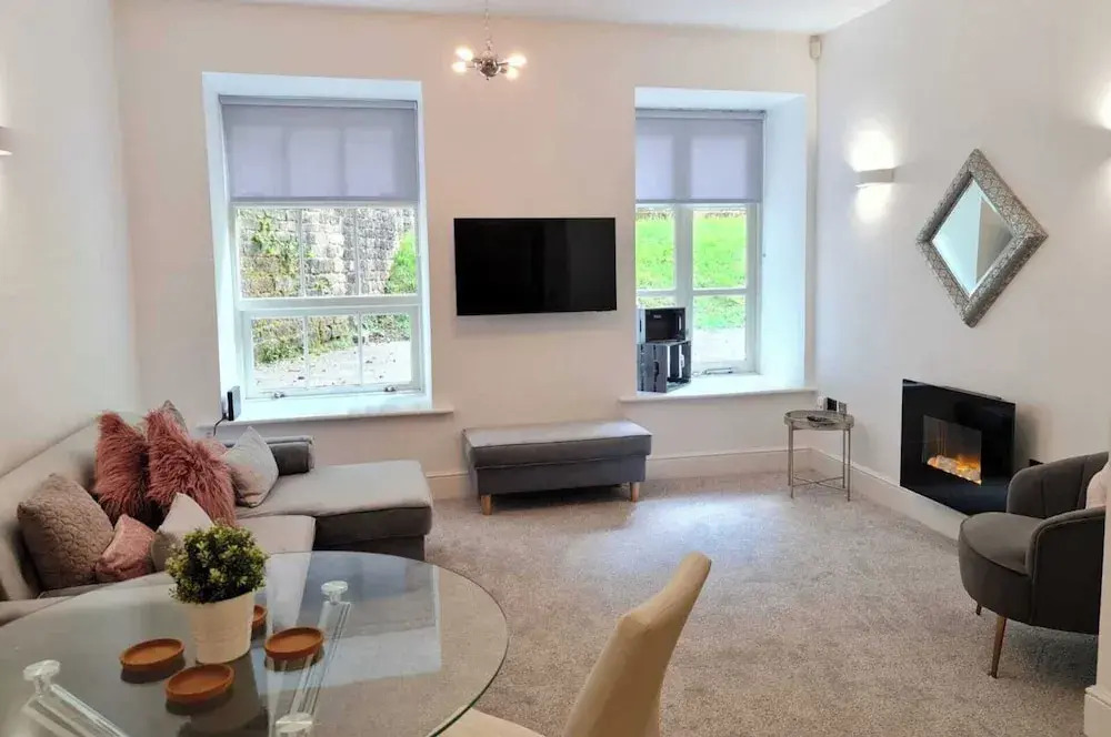 2 Bed Woodland Retreat - Garden & Free Parking