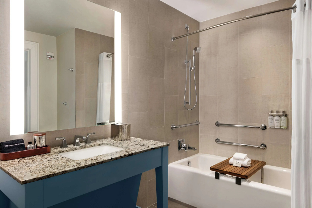 The Harpeth Franklin Downtown, Curio Collection by Hilton
