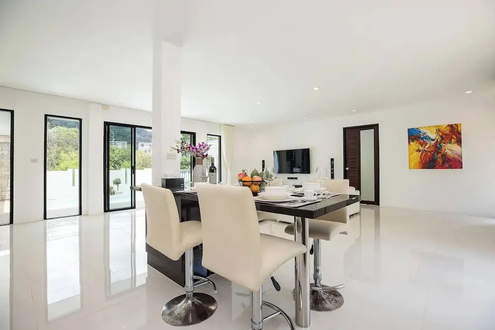 Chic 3 BR Silver Pool Villa near Kamala beach