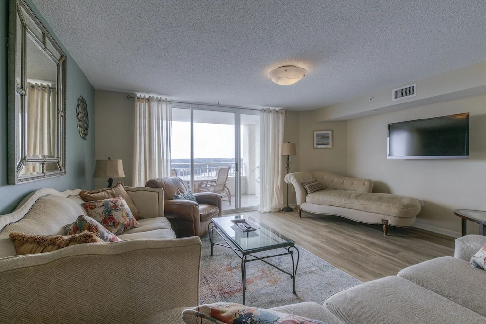 Yacht Club S #1-1001b 2 Bedroom Condo by RedAwning
