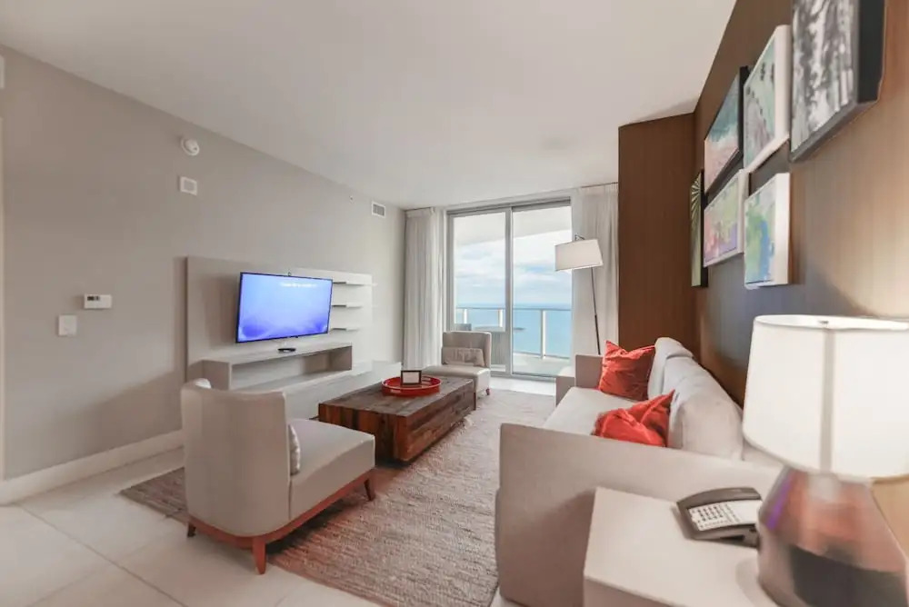 Luxury Condo wOcean Views close to Beach