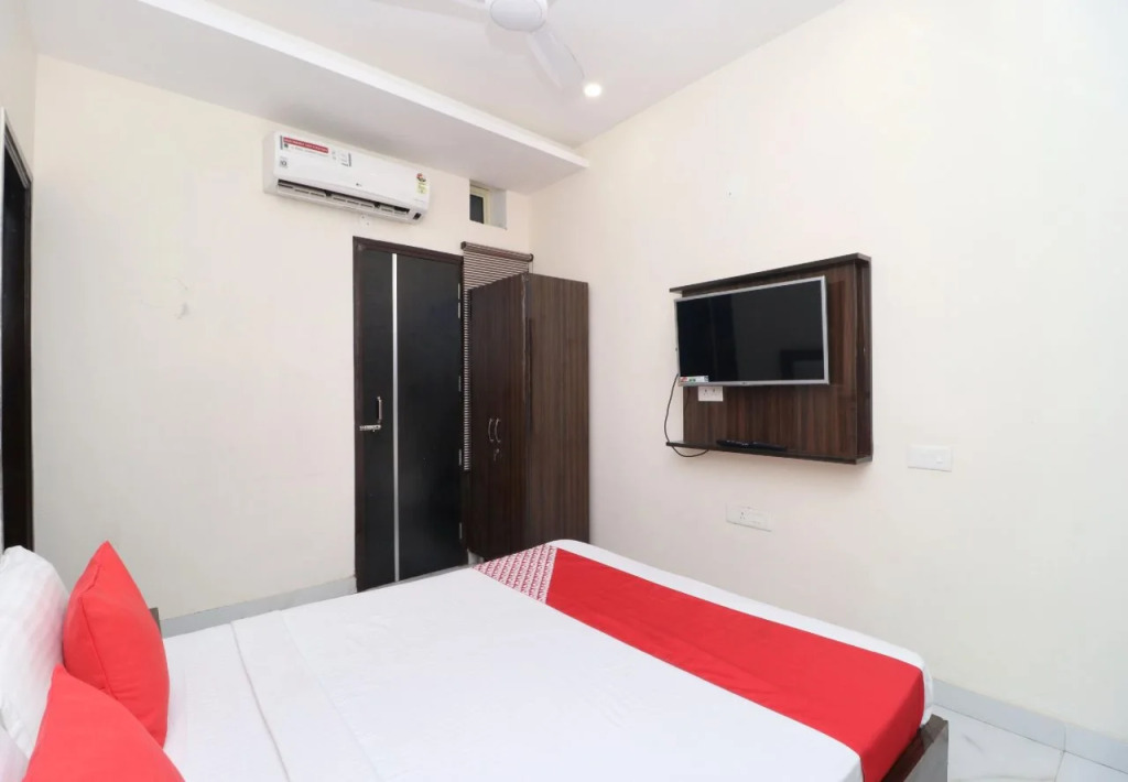 OYO 18476 Hotel Wisteria